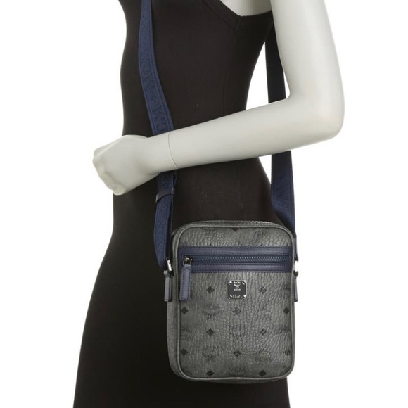 SOLD⛔️(UNISEX) Auth. MCM viseto Logo diamond zip Crosb - Picture 6 of 15